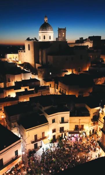 Corte in festa