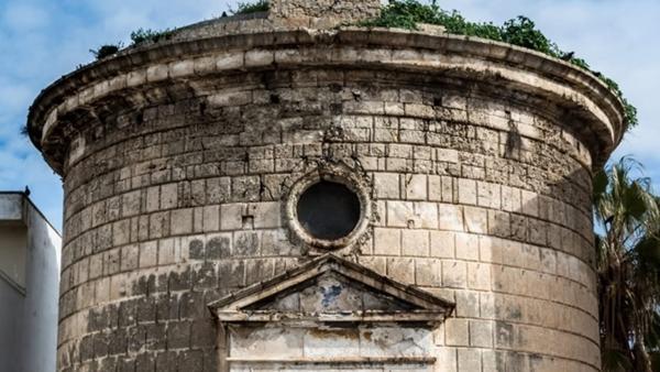 Passeggiata sul mare di Mola: dalla chiesa di Loreto a San Giovanni de Fore