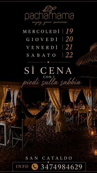 Sì cena con i piedi sulla sabbia