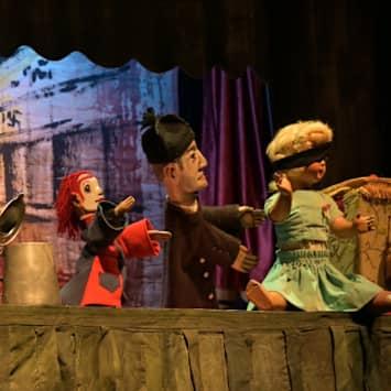 Kevenhüller - Dramma per burattini, servi di scena e una bambola
