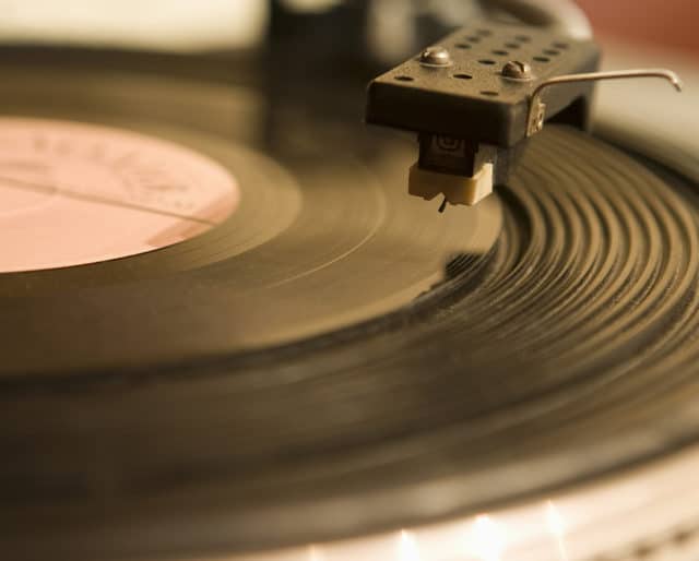 ¿Cómo funcionan los discos de vinilo?