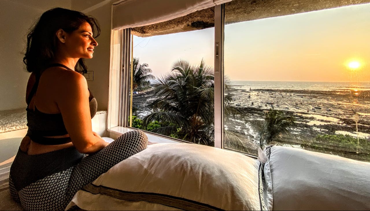 Top-Floor Oceanfront Designer Condo In Bandra