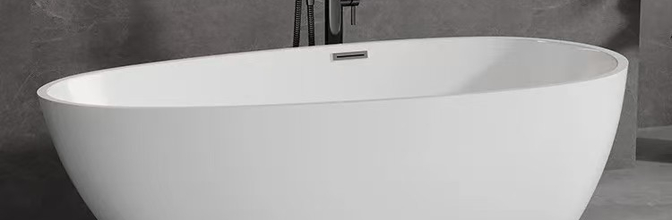 Best Outdoor Bathtubs for Small Patios and Balconies in 2026