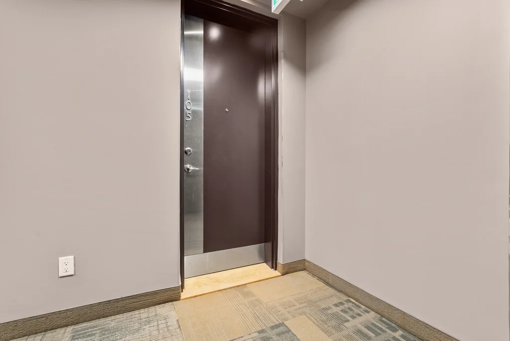 105-323-winona-ave-05