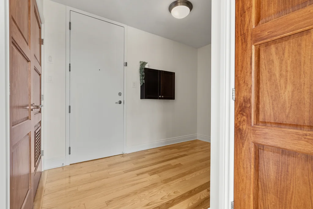 105-323-winona-ave-06