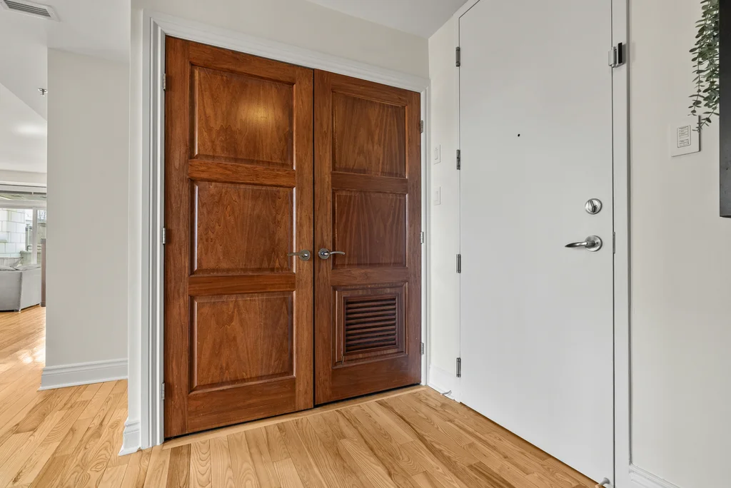 105-323-winona-ave-08