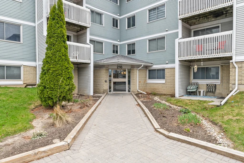 415-216-viewmount-dr-02