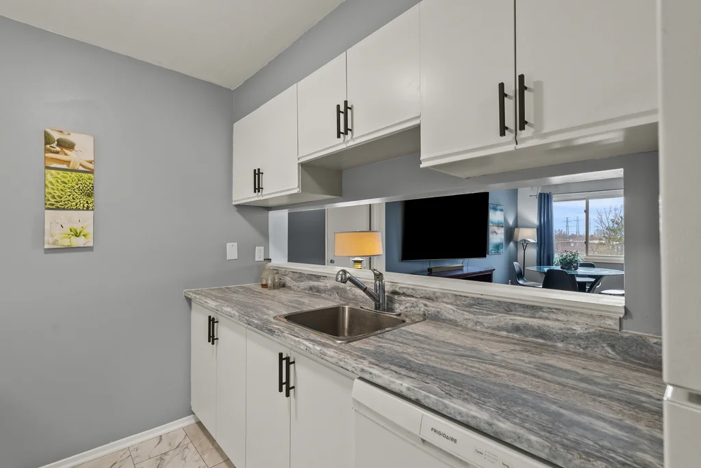 415-216-viewmount-dr-09