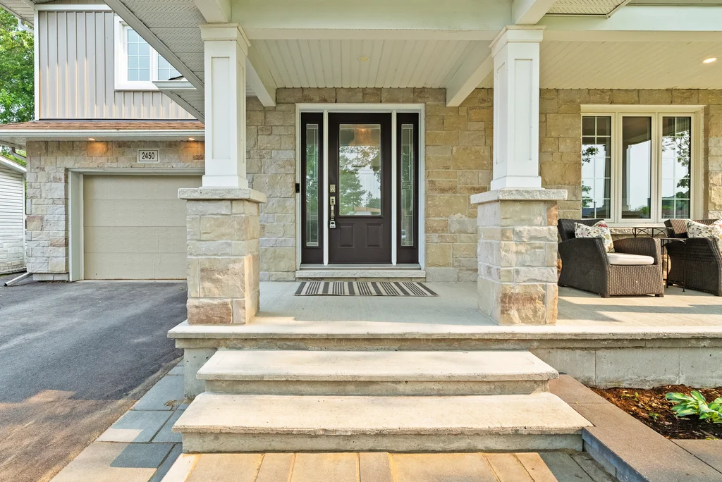 2450-blackstone-cres-02