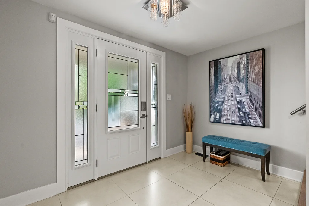 2450-blackstone-cres-03