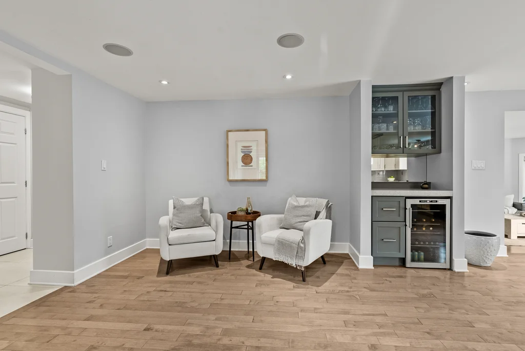2450-blackstone-cres-07