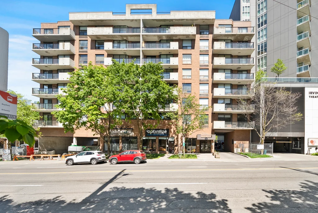 702-99-holland-ave-01