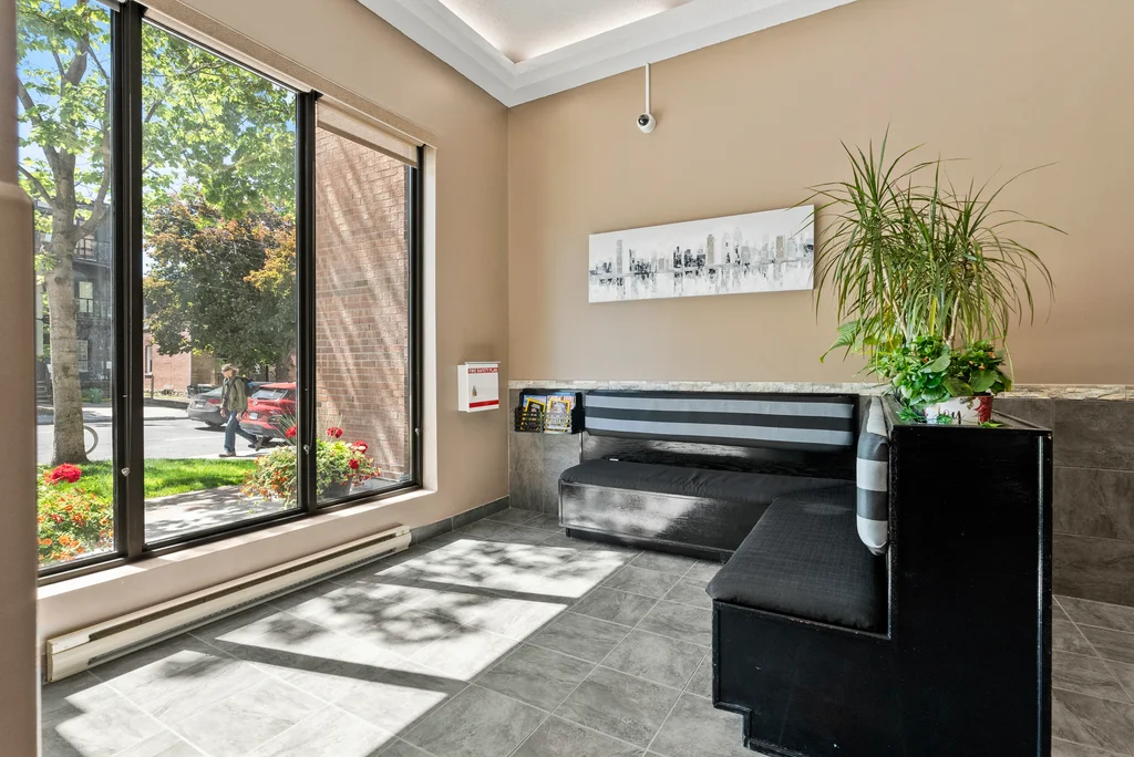702-99-holland-ave-04