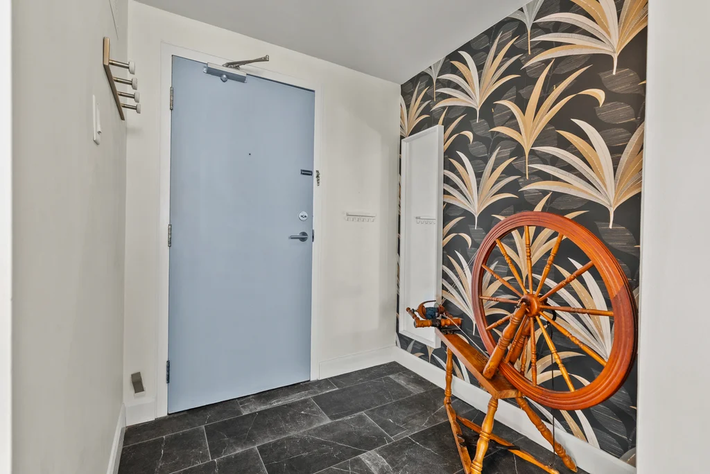 702-99-holland-ave-06