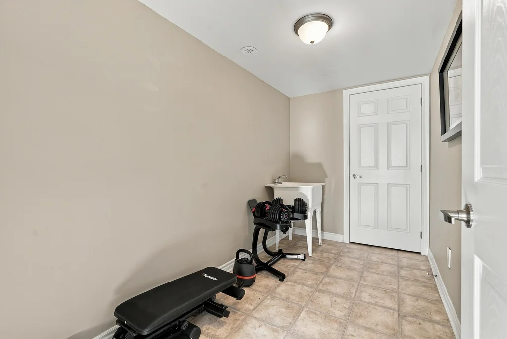 2455-nutgrove-ave-08