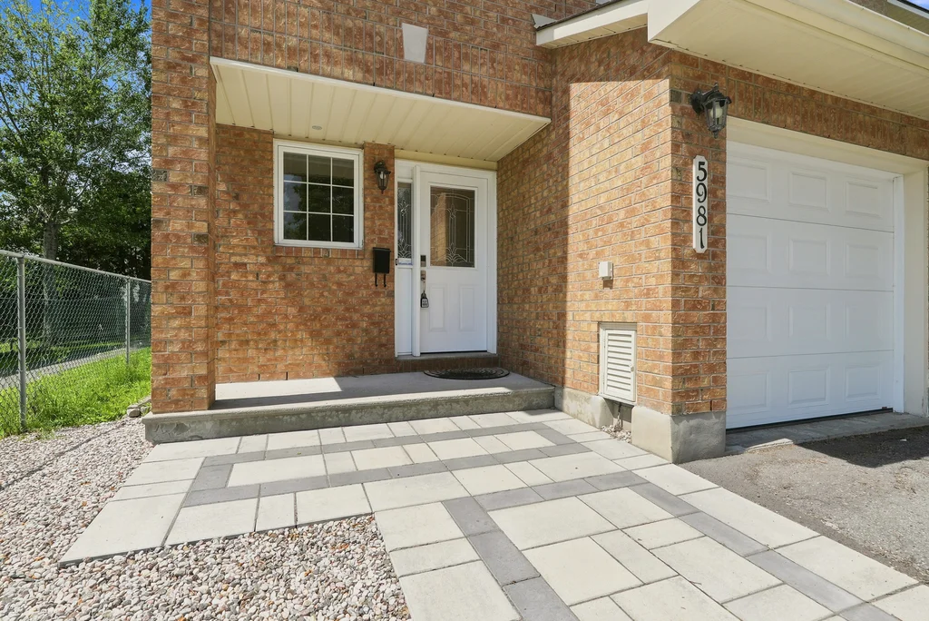 5981-pineglade-cres-02