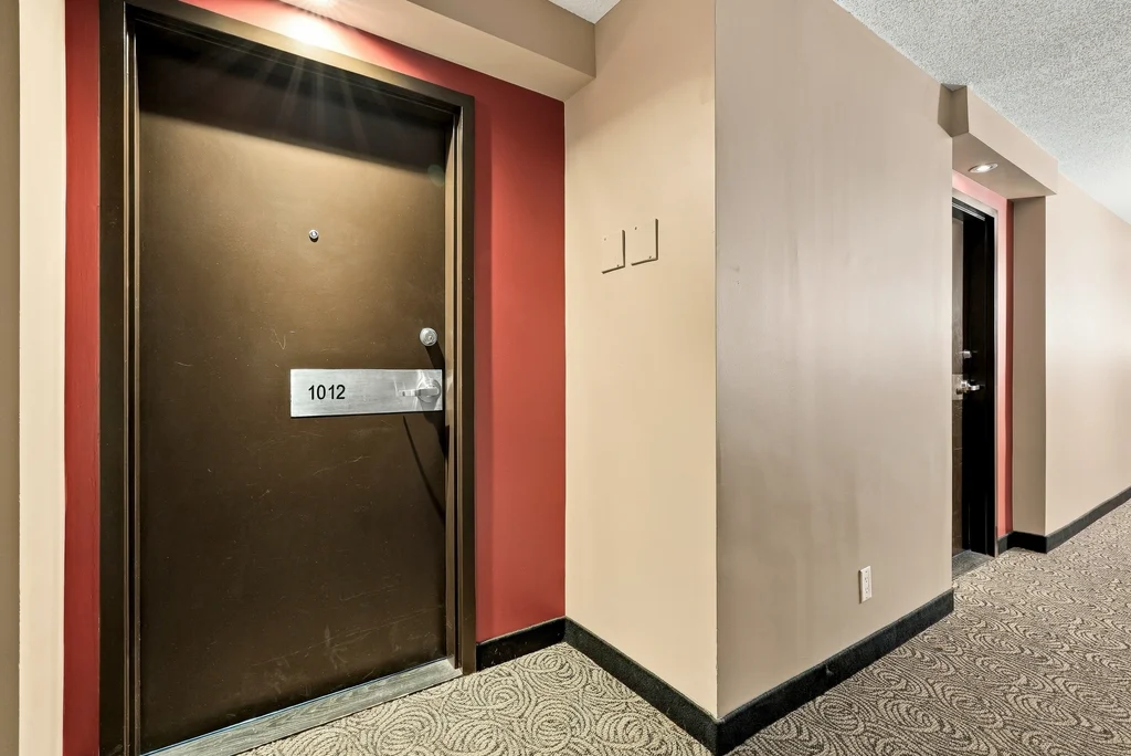 1012-138-somerset-street-west-06