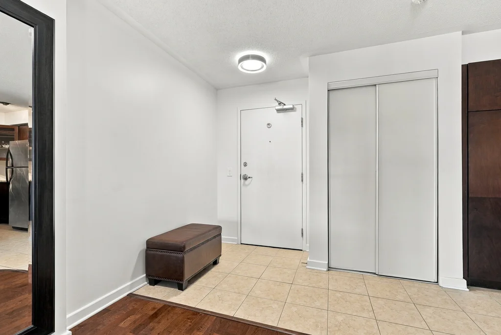 1012-138-somerset-street-west-08