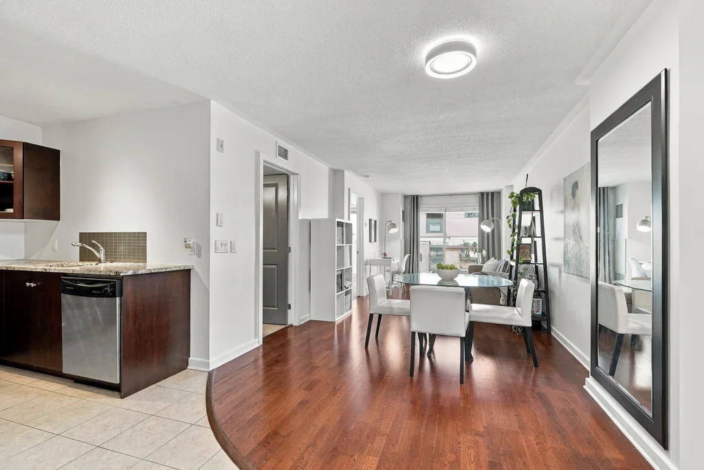 1012-138-somerset-street-west-09