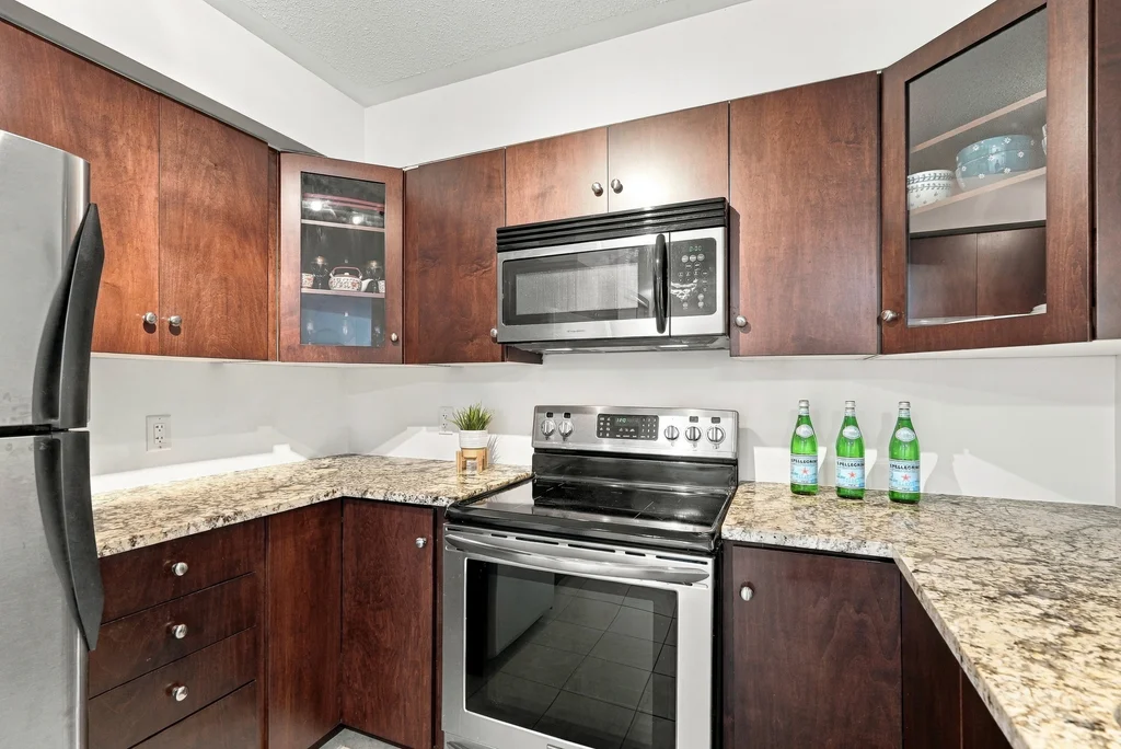 1012-138-somerset-street-west-12