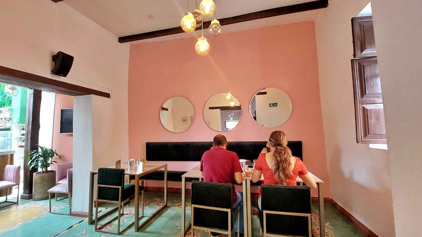 Hermoso restaurante con estilo y naturaleza en Cali — Foto 5