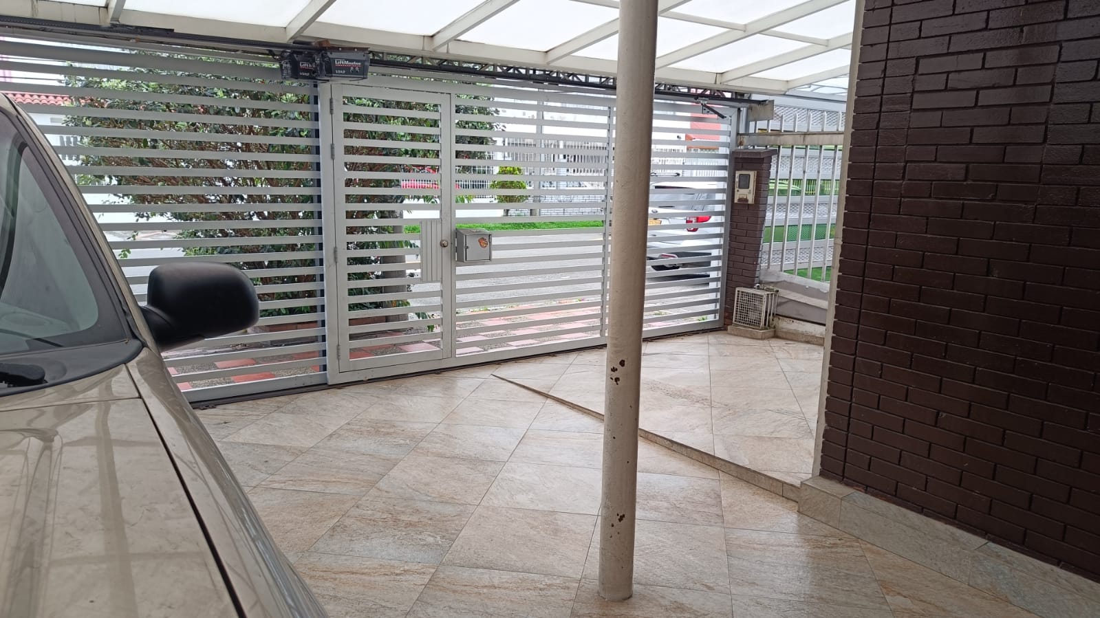 Excelente ubicación casa estilo americano — Foto 2