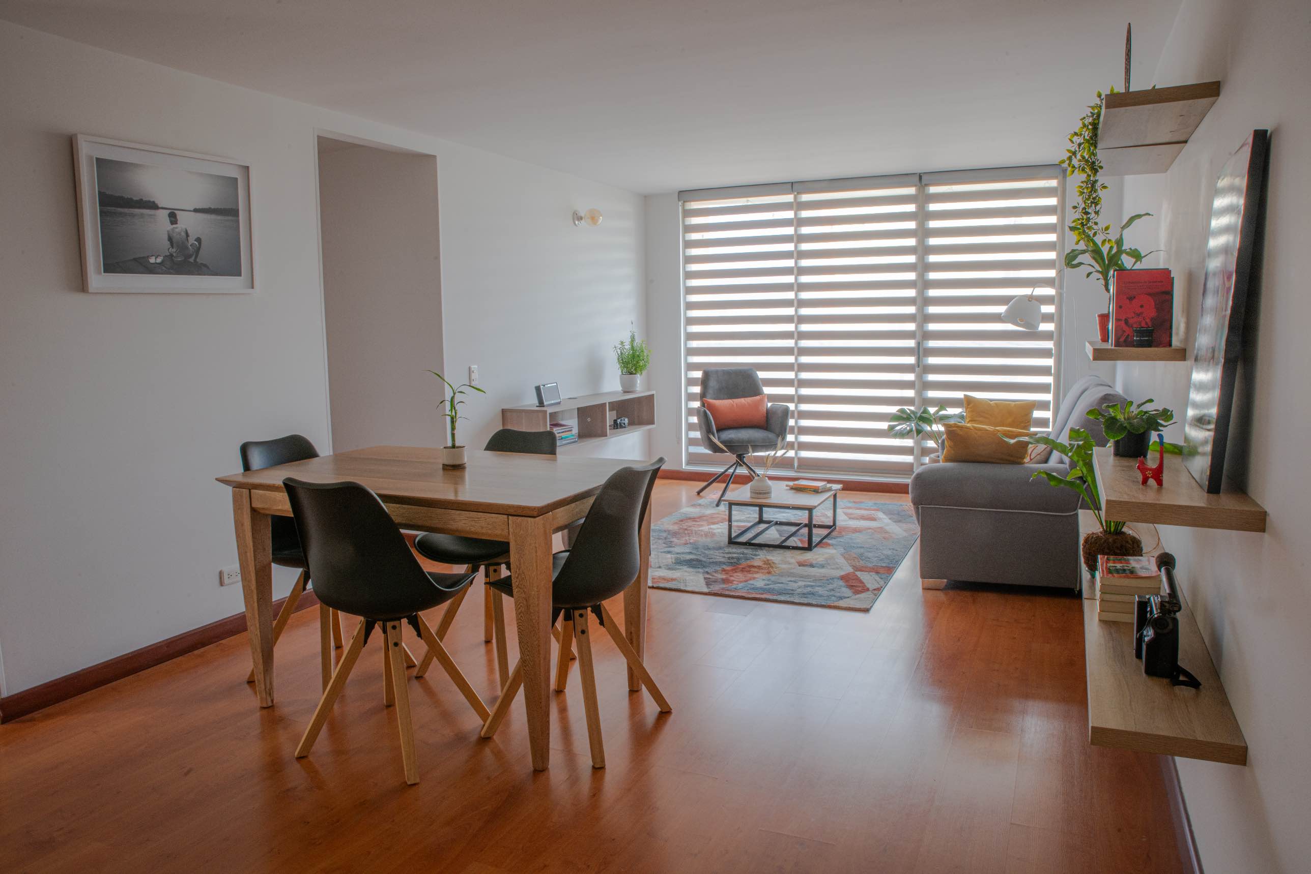 Estilo Moderno y Minimalista: Tu Espacio Perfecto — Foto 2