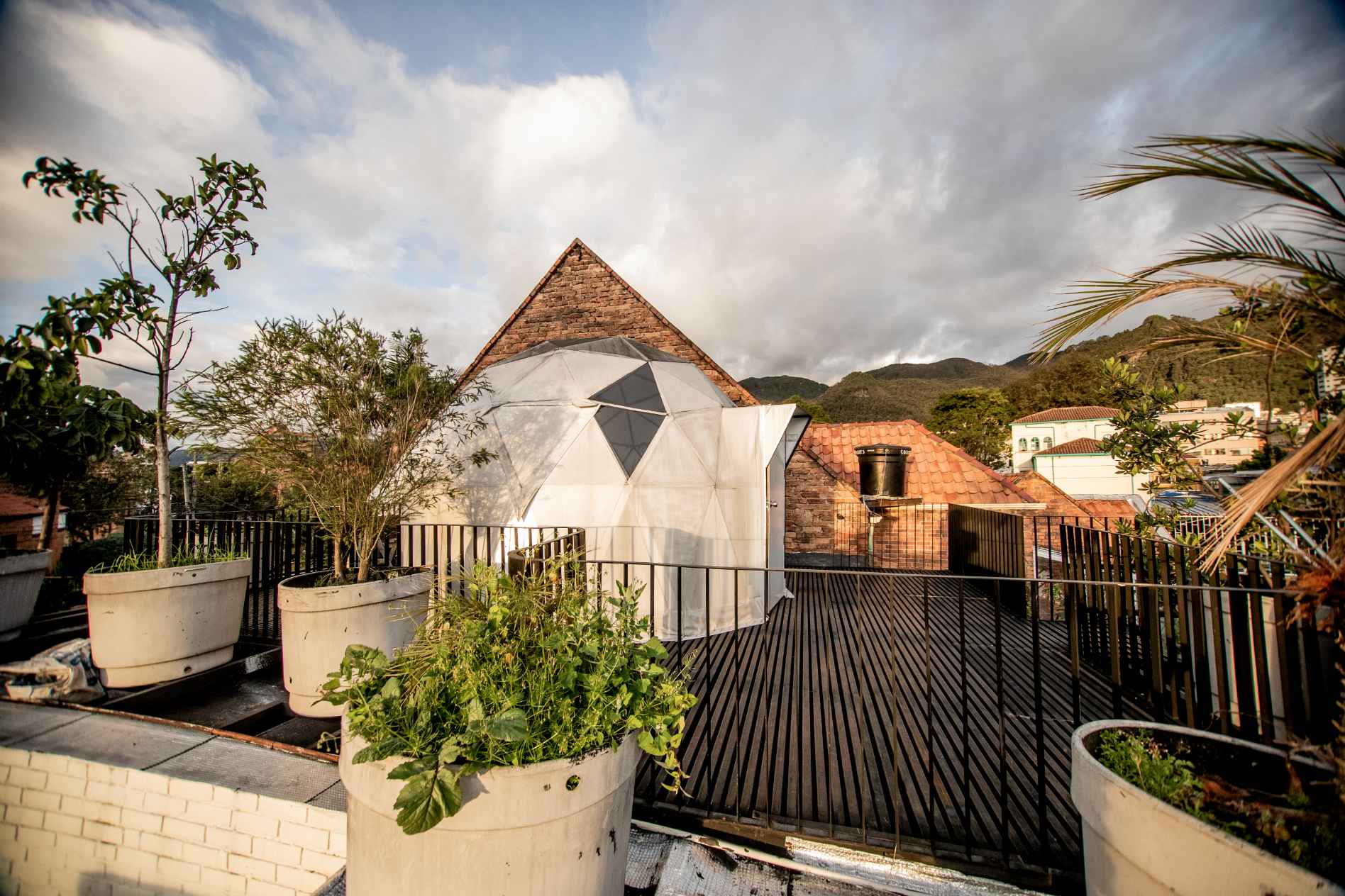 Casa con domo en Quinta Camacho – 300 m² de luz natural para eventos, marcas y producciones