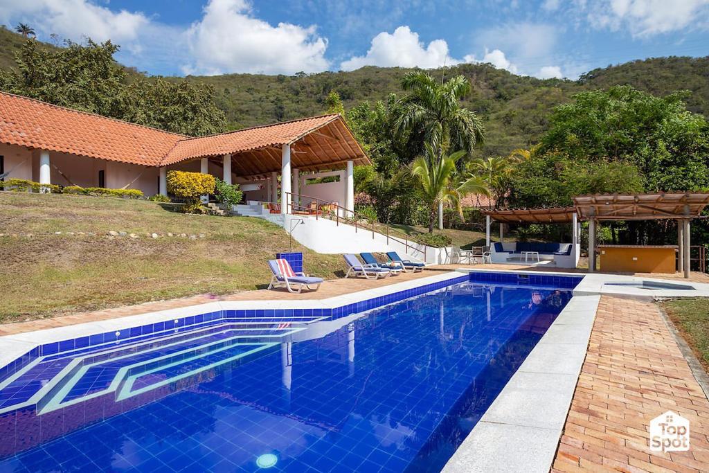 ESPECTACULAR FINCA EN APULO RODEADO DE NATURALEZA