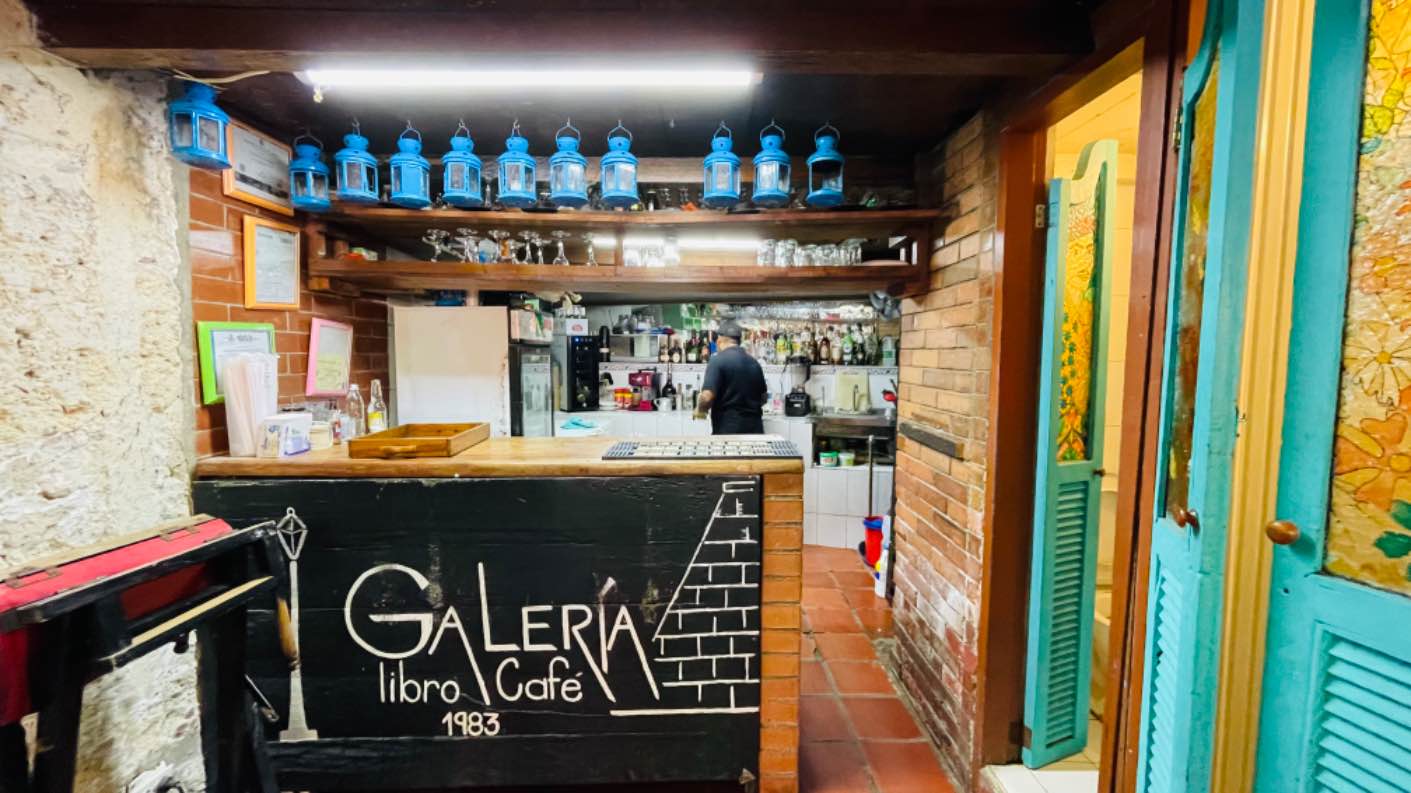 Galeria Libro Cafe en la Muralla — Foto 2