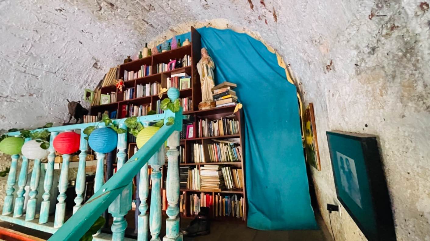 Galeria Libro Cafe en la Muralla — Foto 4