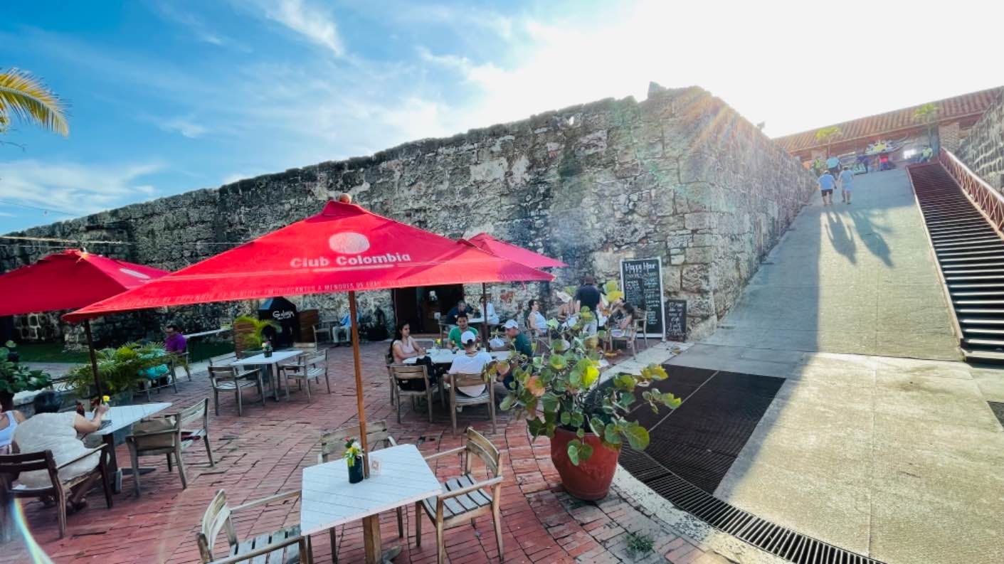 Galeria Libro Cafe en la Muralla 