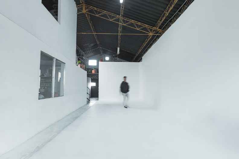 Estudio fotográfico Medellín, variedad de espacios para tus producciones — Foto 3