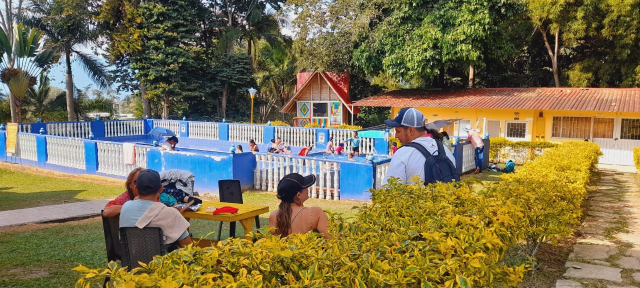 Refrescante Complejo de Piscinas en Fusagasuga — Foto 2