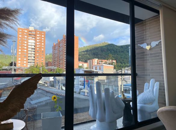 Apartamento moderno con vista a los cerros orientales 