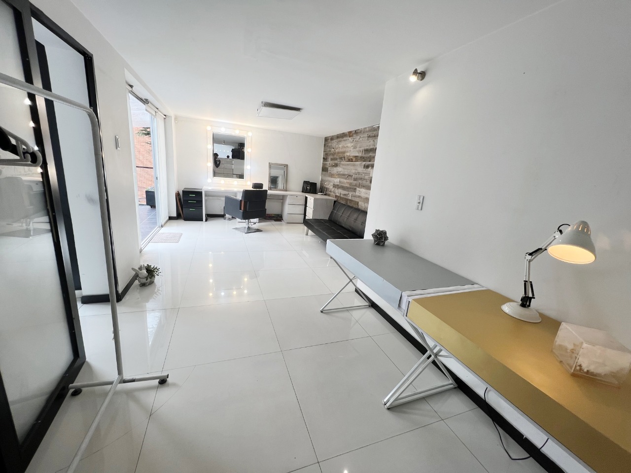 Estudio con luz natural en Chapinero alto. — Foto 4