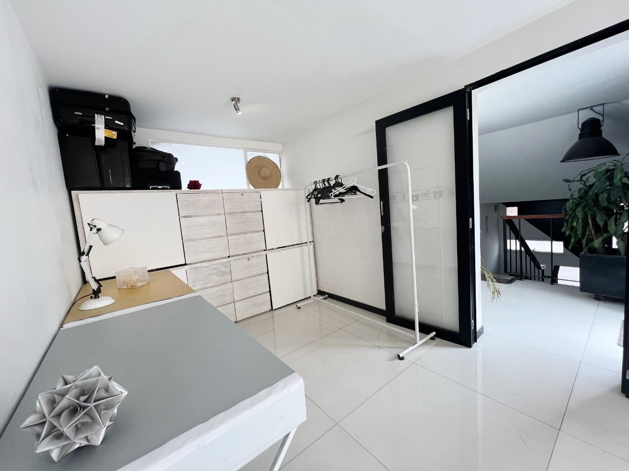 Estudio con luz natural en Chapinero alto. — Foto 2