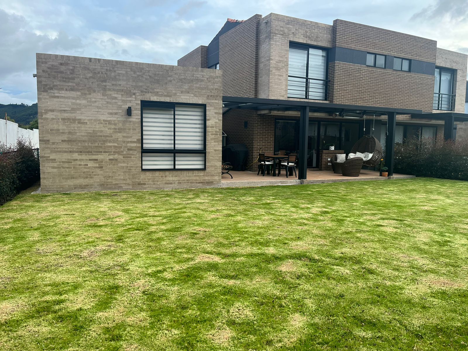 Espectacular casa a las afueras de la ciudad.  