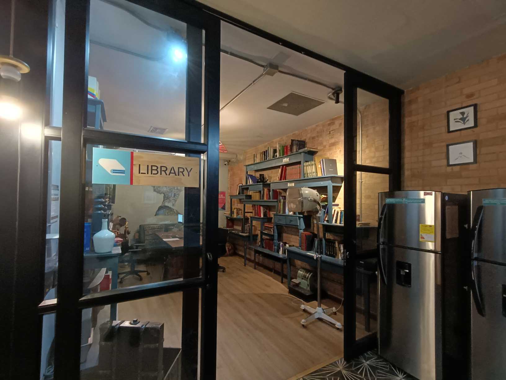 Biblioteca privada SELINA 93 — Foto 3