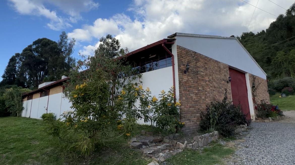 Gran bodega multilocación de 900m2 y parqueadero privado