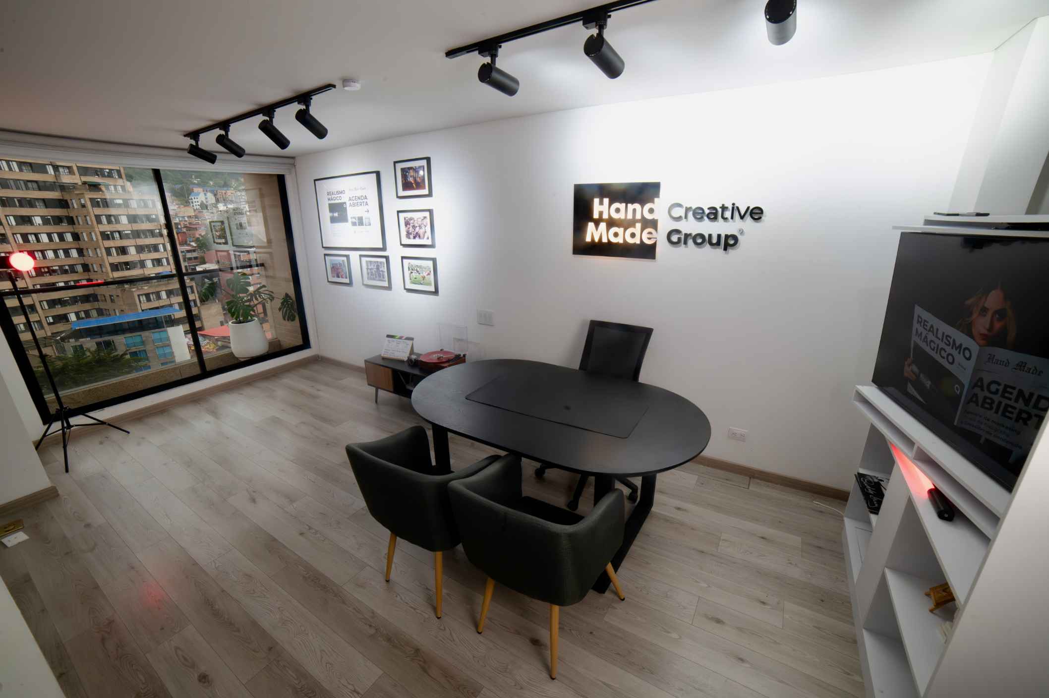 Studio de fotografía y contenido en el Centro Internacional de Bogotá — Foto 4
