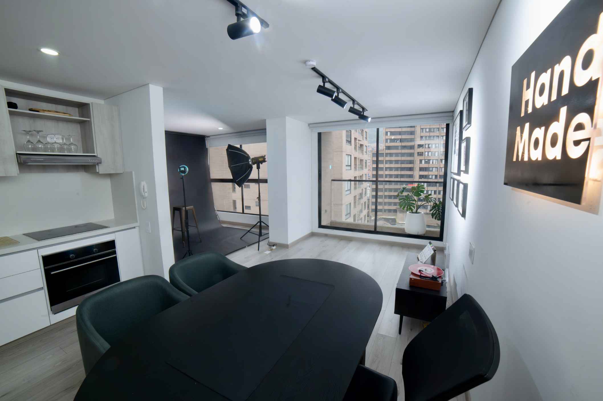 Studio de fotografía y contenido en el Centro Internacional de Bogotá