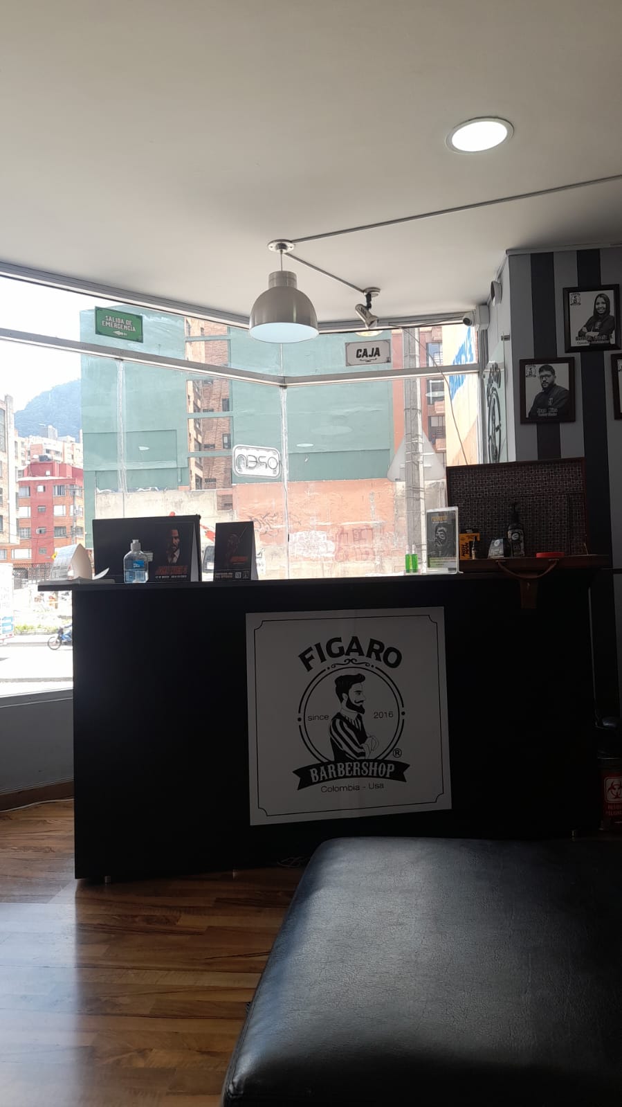 Espectacular local comercial de barbería en Bogotá — Foto 2
