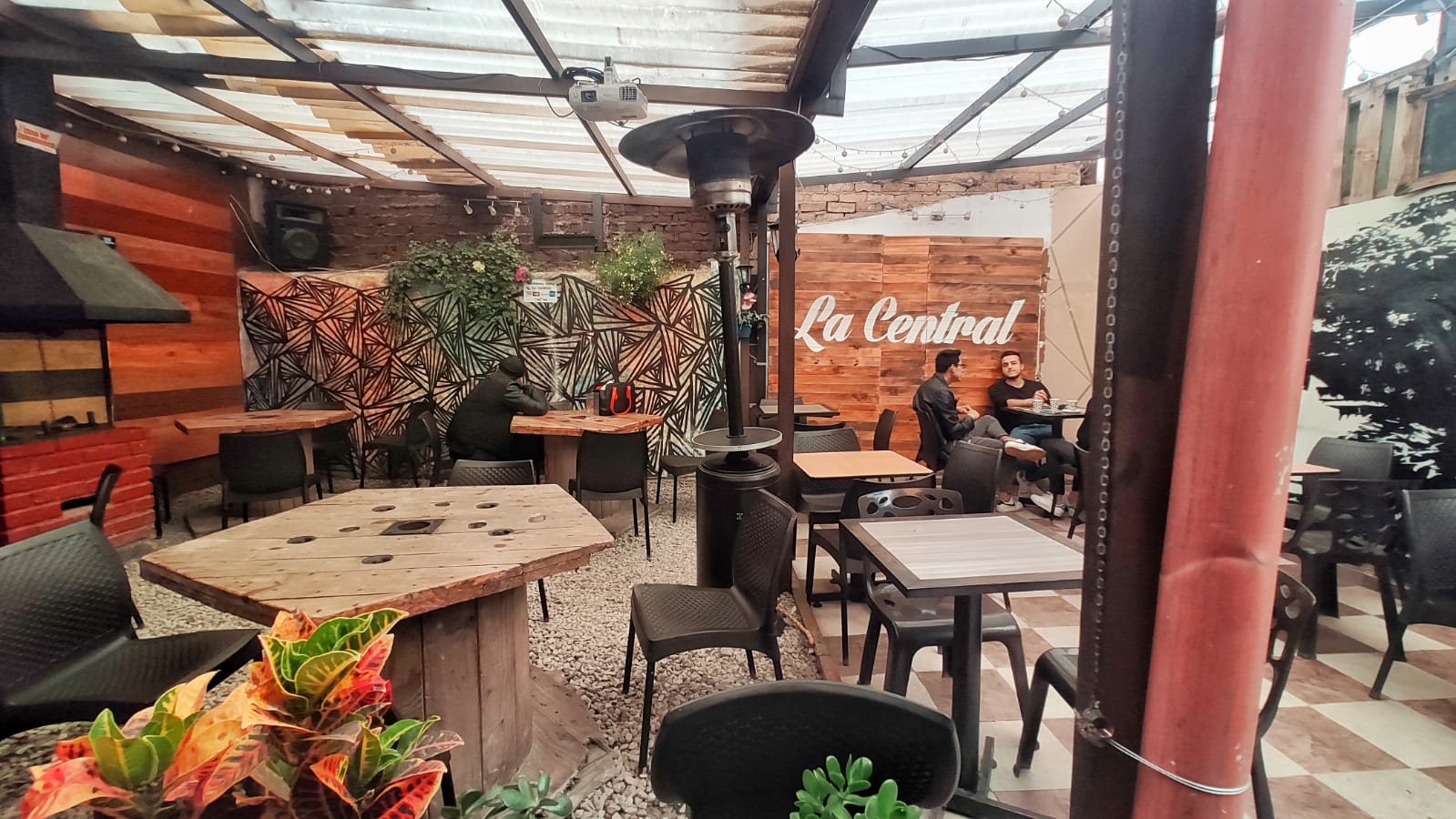 espectacular gastrobar de tres ambientes en facatativá — Foto 3