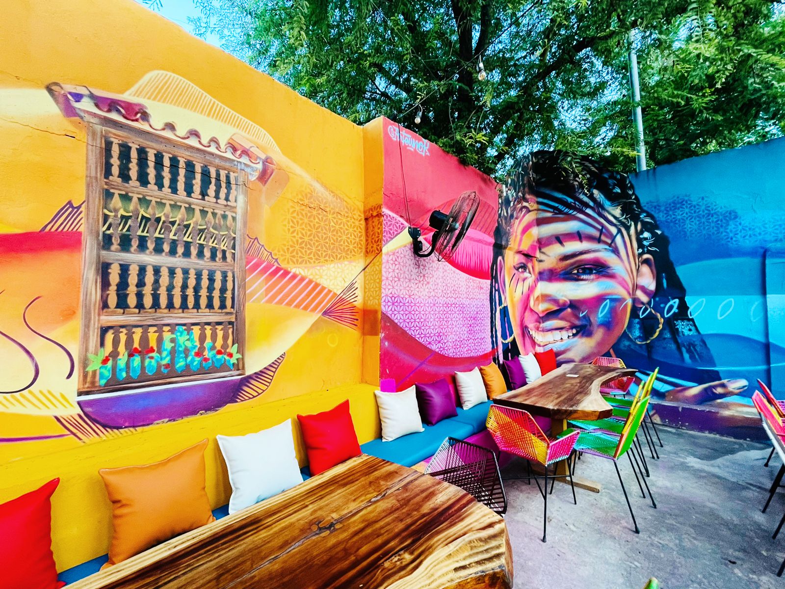 TERRAZA COLORIDA EN CARTAGENA — Foto 4