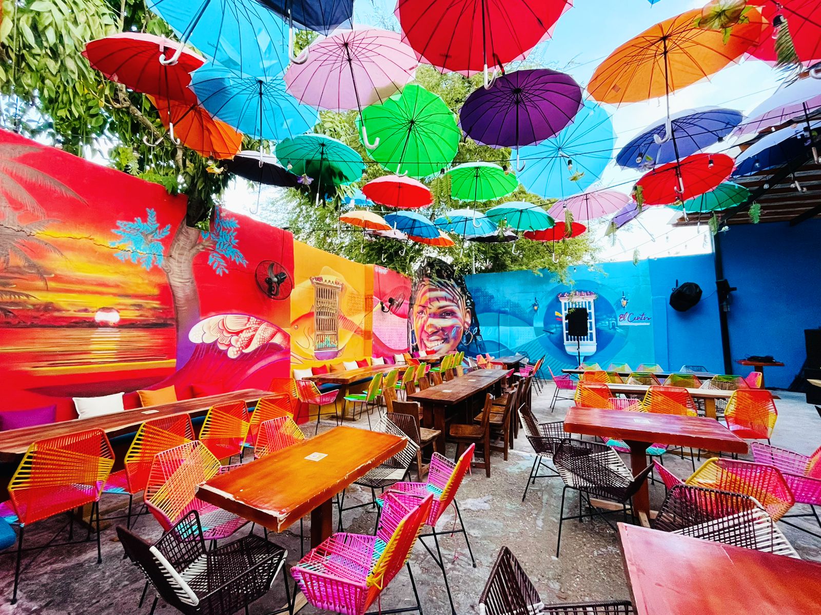 TERRAZA COLORIDA EN CARTAGENA — Foto 3