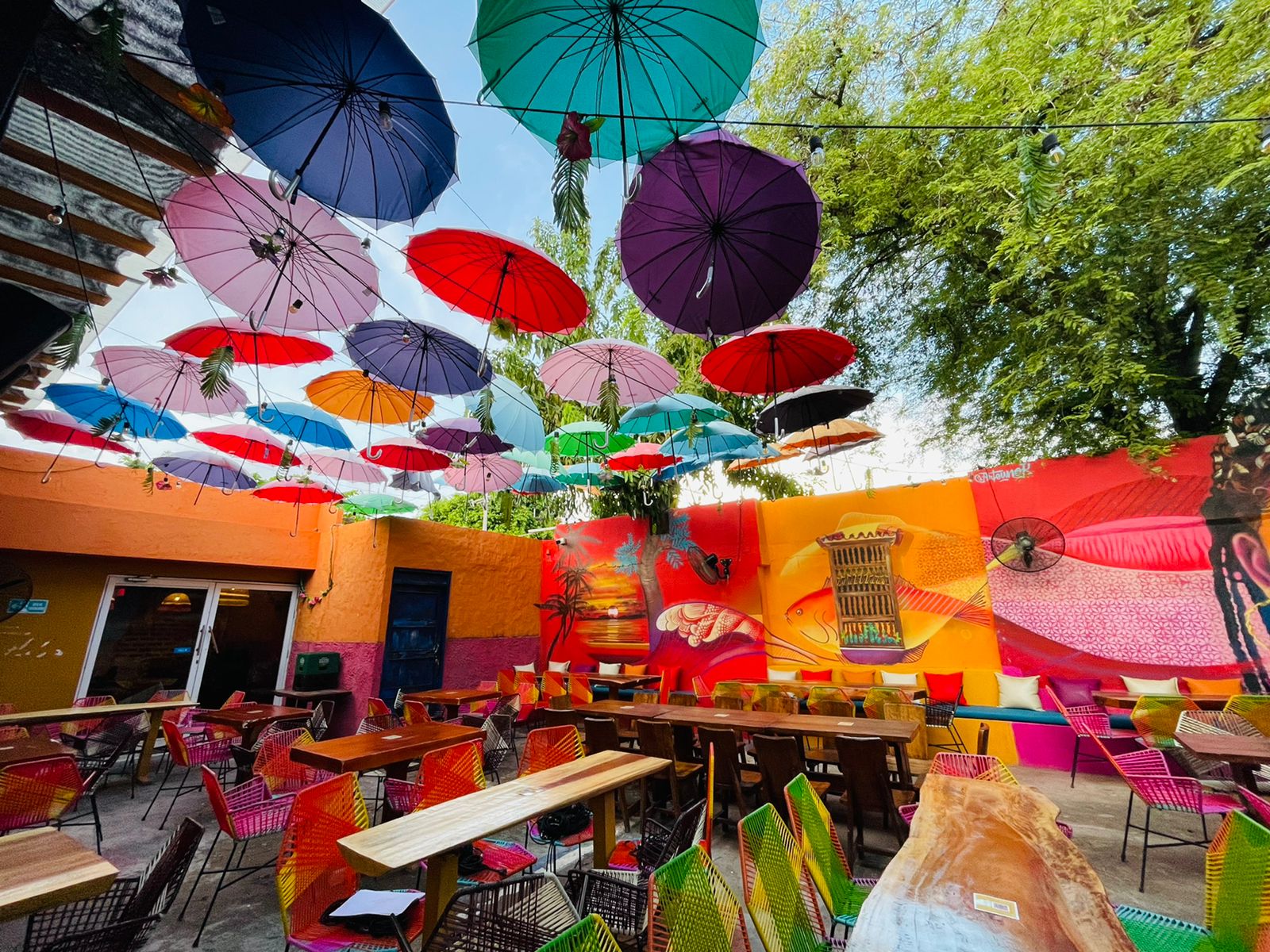 TERRAZA COLORIDA EN CARTAGENA 
