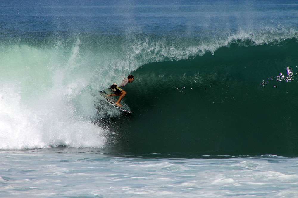 Surfing Pererenan