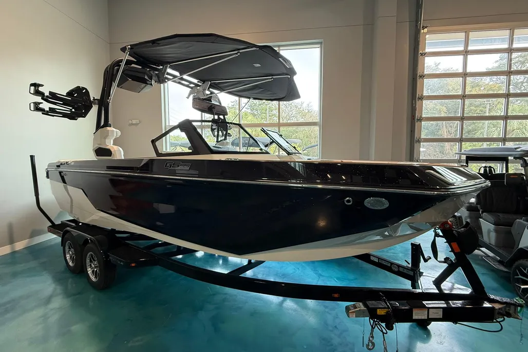 2019 Sunseeker 86 Yacht | 86ft