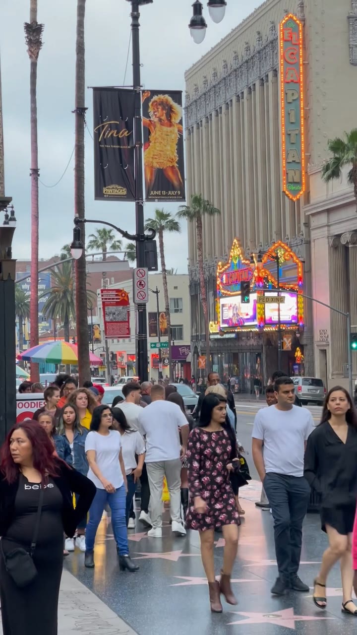Evening Crowd on Hollywood Boulevard — Los Angeles, United States